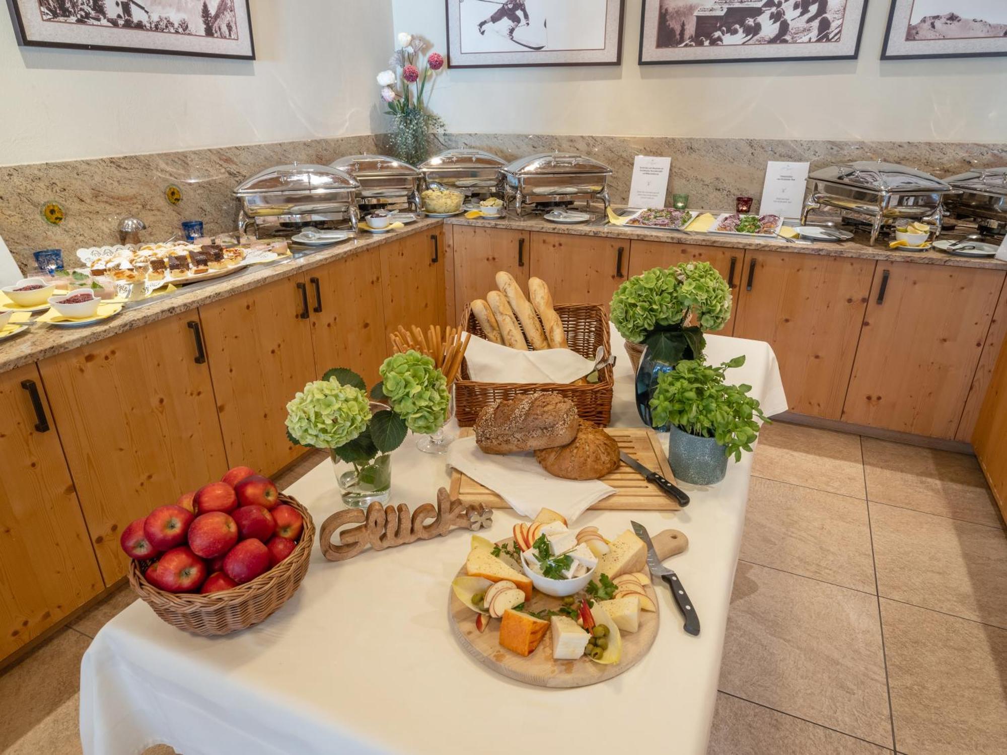 Alpen Glueck Hotel Kirchberger Hof 티롤 키르흐베르크 외부 사진