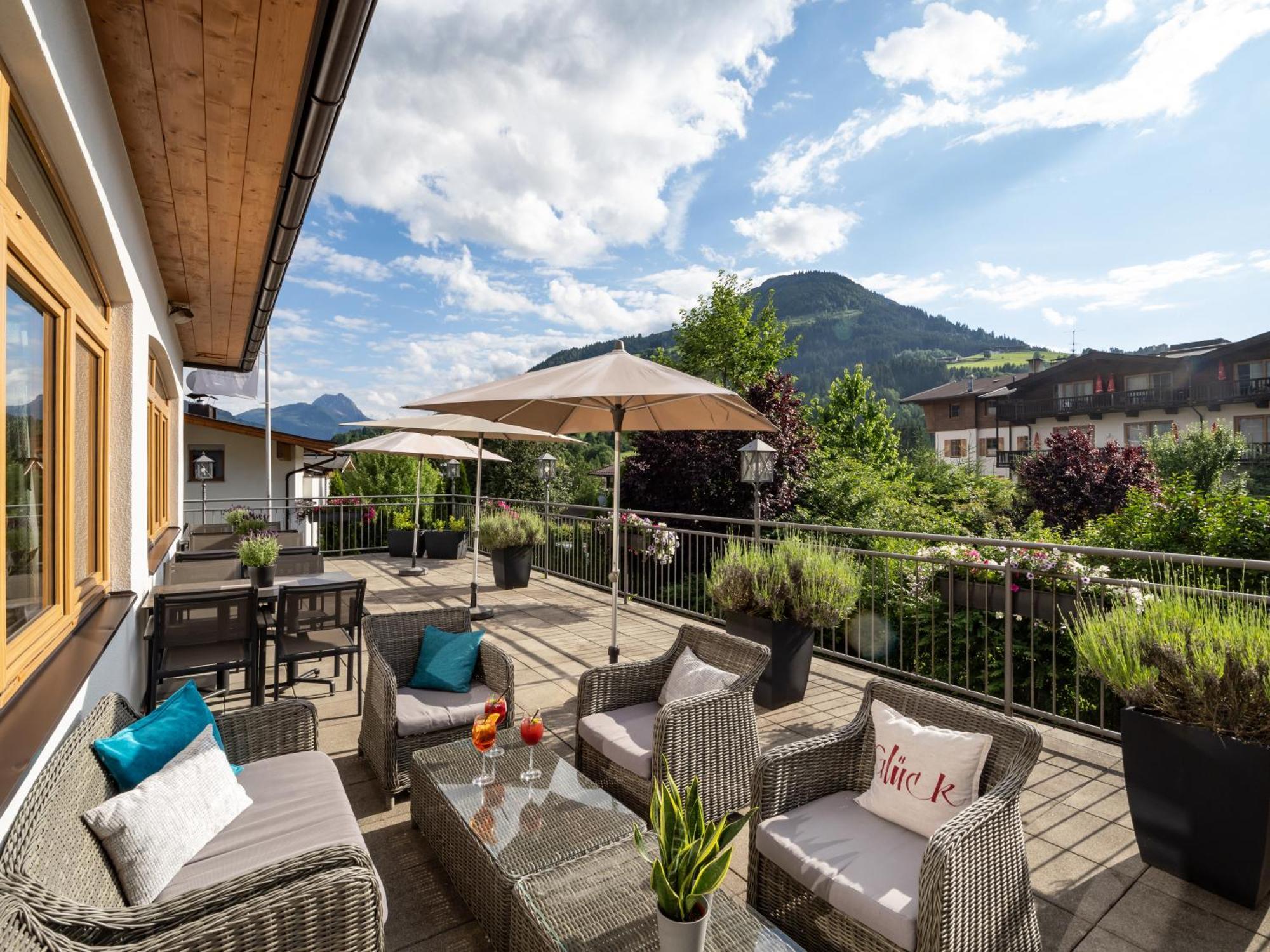 Alpen Glueck Hotel Kirchberger Hof 티롤 키르흐베르크 외부 사진