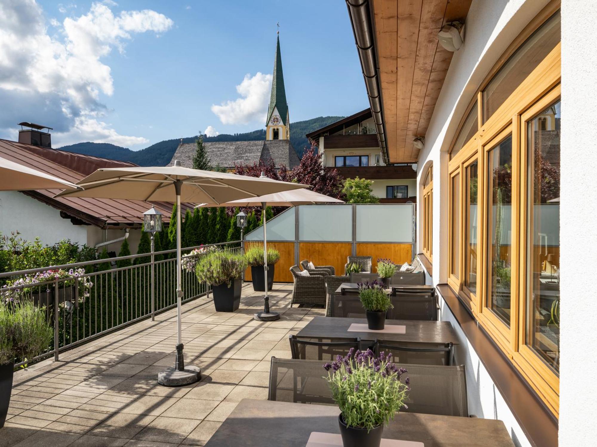 Alpen Glueck Hotel Kirchberger Hof 티롤 키르흐베르크 외부 사진