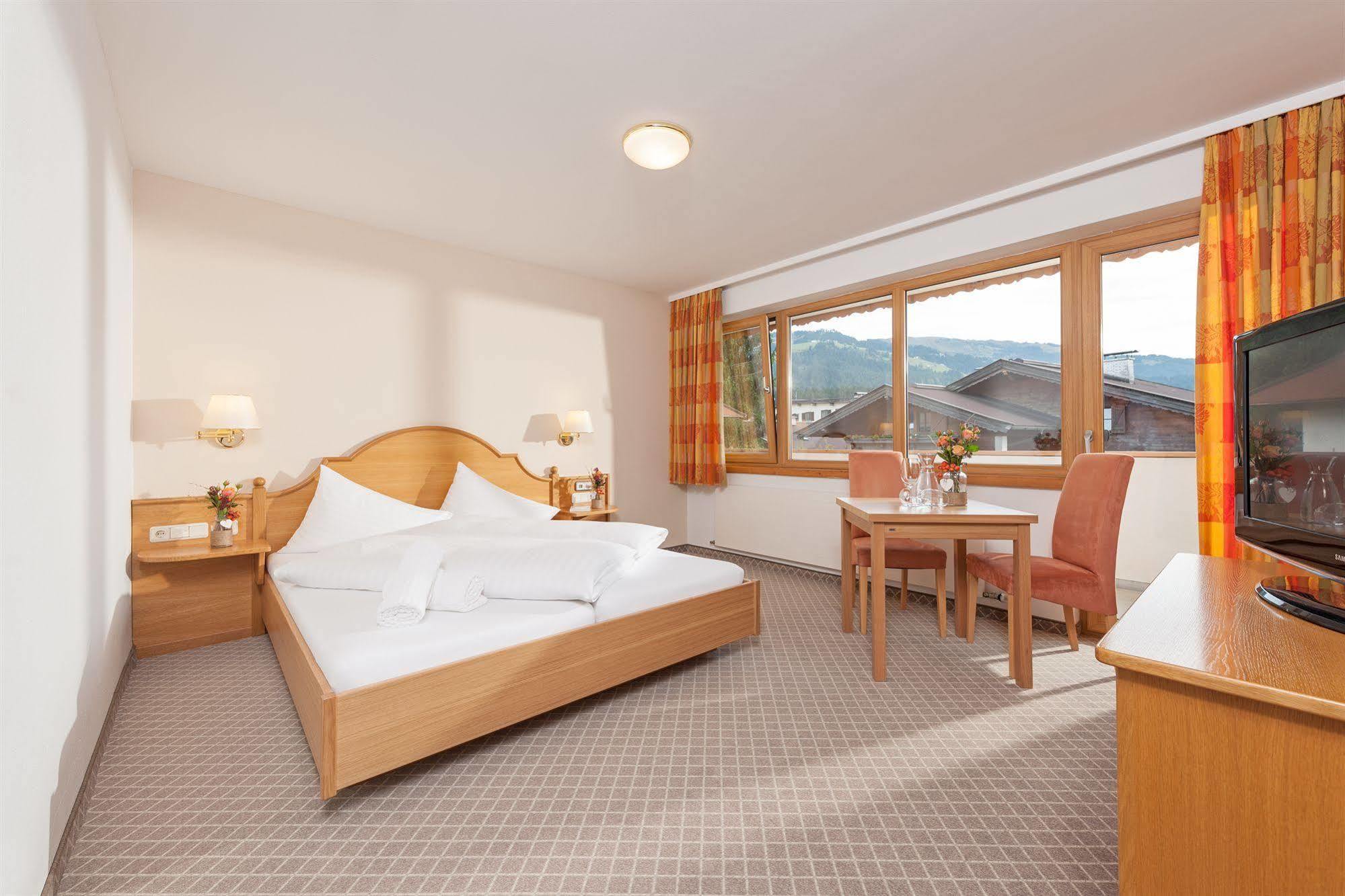 Alpen Glueck Hotel Kirchberger Hof 티롤 키르흐베르크 외부 사진